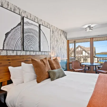 Spruce and Shore Motel
