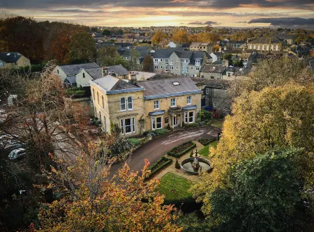 Manor House Lindley Отели рядом с достопримечательностью «Университет Хаддерсфилд Квинсгейт Кампус»