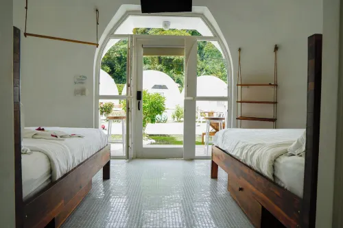 Igloo Beach Lodge