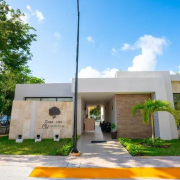 Luxury Apartment with Poll