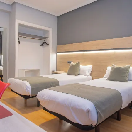 Vtz Hotel El Príncipe Отели рядом с достопримечательностью «Кафедральный собор Сарагосы "Ла Сео"»