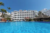 Torreblanca Beach Hotel and Suites Guayabitos - Desayuno y Comida Incluido