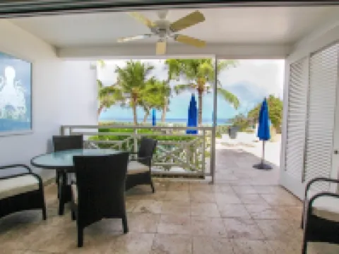 Beachfront Luxury Modern 2-Bed Apt with Pool by BSL Rentals Hoteles en Durants