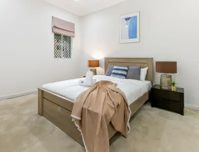 Kozyguru | Leichhardt | Cozy Holiday 3 Bed Home + Free Parking Hotels near Leichhardt Town Hall