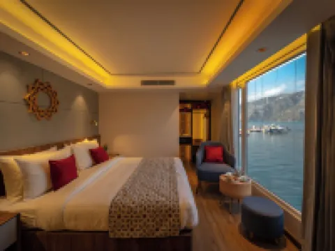Divine Lake Cruise Hotels near Khait Parvat Temple