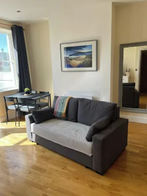 Cardiff Apt - Sleeps 6 - Castle & Stadium Nearby Hotels in 