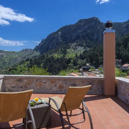 Apirathes Residence