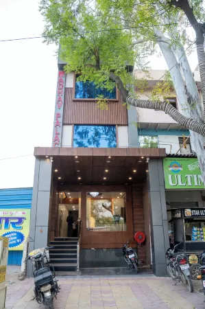 Hotel Madhav Palace Отели в г. Махуа Кхера