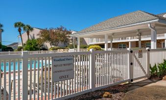 Beachside Retreat With Pools & Local Dining + Free Attraction Tickets!