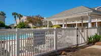 Beachside Retreat With Pools & Local Dining + Free Attraction Tickets! Hotels in 