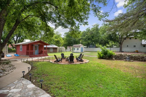 Pecan Retreat-Half Mile to Main - Luxus