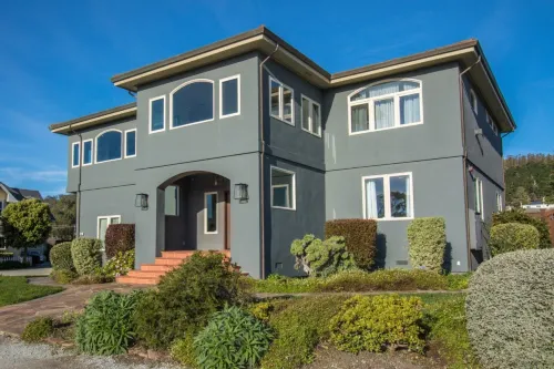 Ocean Views and Outdoor Lounge Area - Serene Coastal Haven