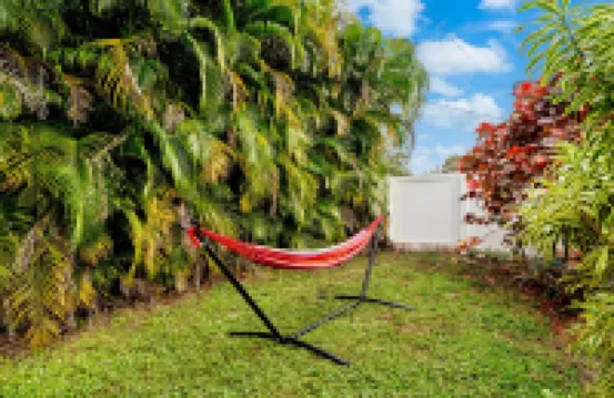 Pool and Arcade - Spacious Stylish Retreat