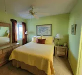 Amazing Sunset Views of Folly River! Close to Folly Beach & Downtown Charleston.