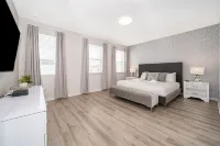 Professionally Designed Family Retreat – 1 Min Walk to Clubhouse Near Disney