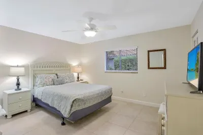 Marco Island Home Walk to the Beach! Hotel dekat Caxambas Boat Park