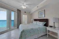 PENTHOUSE - TOP FLOOR - BEACHFRONT & CHAIRS - POOL - BALCONY - GYM-NEW ELEVATORS Отели рядом с достопримечательностью «Наварр Бич Си Тертл Консервейшен Сентер»