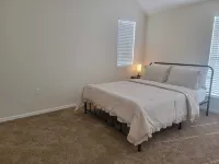 Beautiful 4 Bedroom Vacation Home in Columbus Ohio with Garage Parking