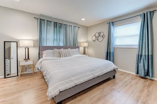 Spacious 3-BR with aesthetic living room & fully equipped kitchen in Waukesha