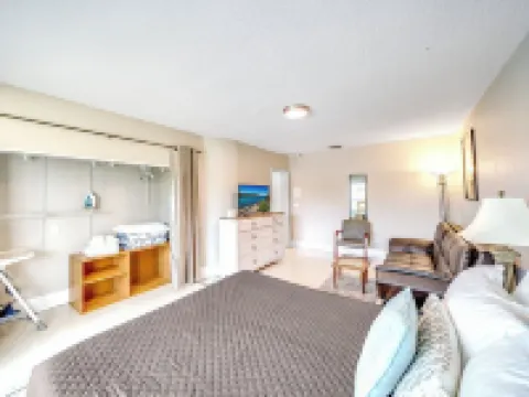 Private Home! Large Open Backyard+Close 2 Beach! Hotels in Lighthouse Point