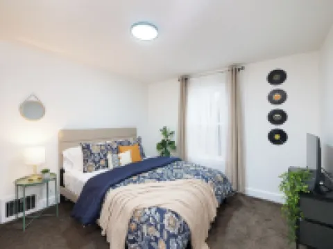 Cozy, Convenient Getaway 3Bd2Ba dog-friendly home in wonderful Akron, OH Hotels in Akron