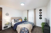 Cozy, Convenient Getaway 3Bd2Ba dog-friendly home in wonderful Akron, OH