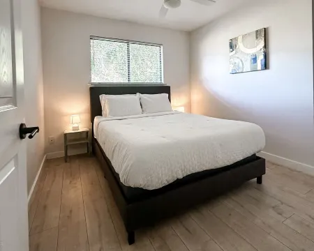 Modern Retreat Near Downtown Round Rock Отели рядом с достопримечательностью «Kalahari Indoor Water Park»