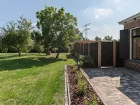 Stylish Farmhouse with Spa Tub Hotels near Buitenpost