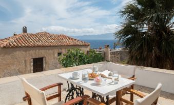 Menexes Suites Monemvasia
