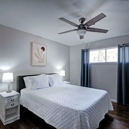 4Br City Retreat w/ Fire Pit, BBQ & Free Parking