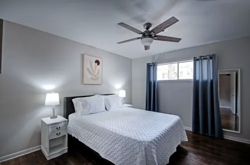 4Br City Retreat w/ Fire Pit, BBQ & Free Parking