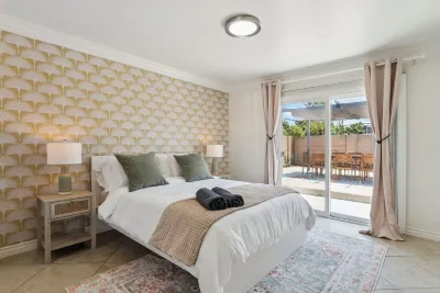 Lux spacious 5BD house with Hot tub, Wi-Fi, AC, and games in brilliant Anaheim
