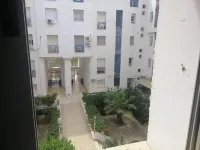 Lovely 1-Bed Apartment in Lac1 Tunis Hôtels à : El Kram