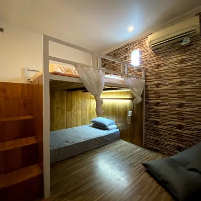 Dong Paloh Hostel Các khách sạn gần Thác Munduk