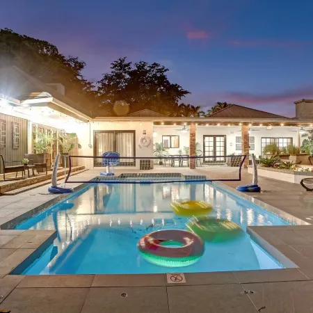 8Br Gem with Pool, Lake View & Tons of Amenities!