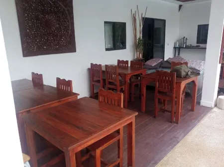 Lyndale Lodge Отели рядом с достопримечательностью «Tham Phraya Nakhon»