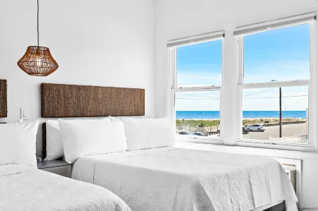 The Hideaway Hotel Отели в г. Manahawkin