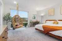 Luxe Central Home with Views & Rooftop Hotels in Atlantic