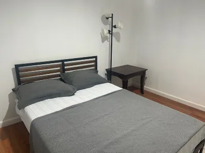 Cozy Modern 3-bedroom / 2 Bath apartment in downtown Dover with AC, WiFi