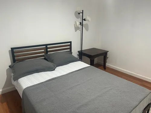 Cozy Modern 3-bedroom / 2 Bath apartment in downtown Dover with AC, WiFi Hotels in Dover