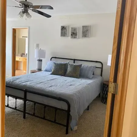 Beautiful 4-Bedroom Condo with WiFi, AC in Fabulous Florence Downtown Near Una