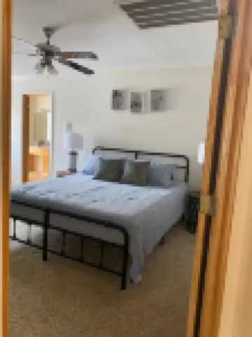 Beautiful 4-Bedroom Condo with WiFi, AC in Fabulous Florence Downtown Near Una