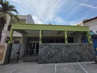 Green Living Home Hotels near Ramayana Central City Mall Semarang