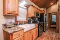 Barnwell Mountain Cabins #1: Cabin/tiny home w/loft in Gilmer across from BMRA
