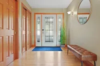 Lake Monona Waterfront + HOT TUB + Game Room