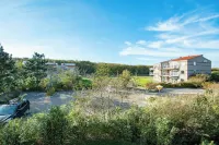 Cozy Dune-View Apartment