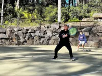 Beachgum: a cozy cabin on a wooded acre of beachfront with its own tennis court. Hotel a Lilli Pilli