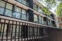 Nuevo Pocitos Condo Lujo w/King Beds, 3 Smart TVs, W/D,Speedy WiFi, Rooftop Pool Hotels in 