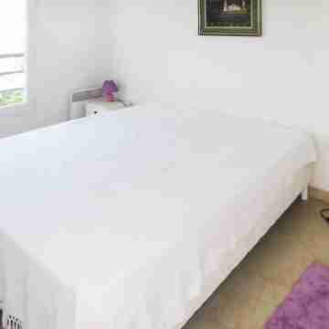 Terrace, pool, air conditioning, sea view, near beach, sleeps 4, Antibes Rooms