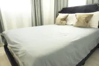Townhouse w/Pool Near Beach, Airport & Supermarket 住宿飯店